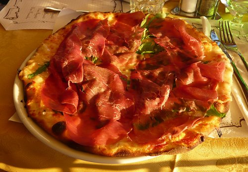 Leckere Pizza Campagnola