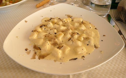 Gnocchi mit Käsesauce und Trüffel