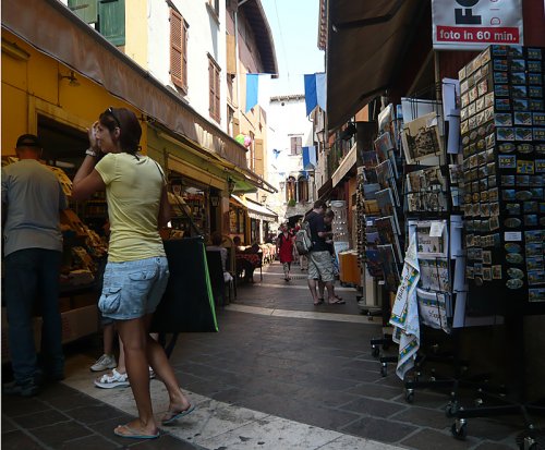 Geschäfte in Garda