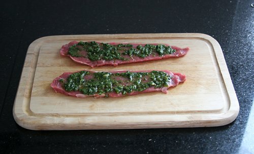 rindfleisch-mit-wuerzmischung-bestrichen