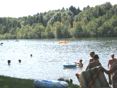 Steinsee vom Ufer aufgenommen