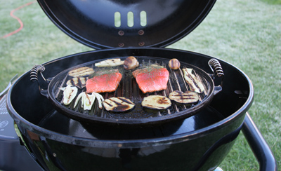 Wildlachs beim Grillen mit Grillgemüse Wildlachs beim Grillen mit Grillgemüse