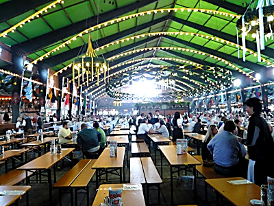 Augustiner Zelt um kurz vor 11 Uhr