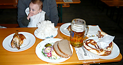 Essen und Trinken auf der Wiesn