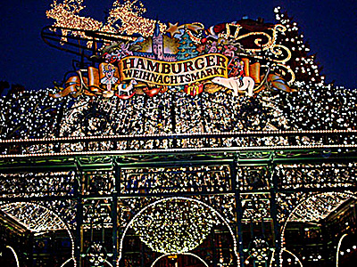 Weihnachtsmarkt in Hamburg auf dem Rathausmarkt Weihnachtsmarkt in Hamburg auf dem Rathausmarkt