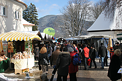 Wintermarkt bei der Montgolfiade in Bad Wiessee Wintermarkt bei der Montgolfiade in Bad Wiessee