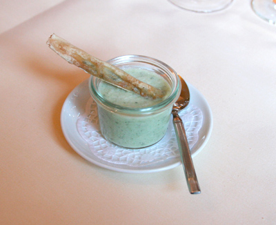 Kalte Gurkensuppe mit Stick