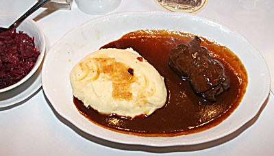 Rinderroulade mit Rotwein-Senfsauce